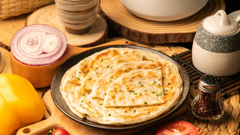 膨化食品：代加工与自产，哪种更胜一筹？**
