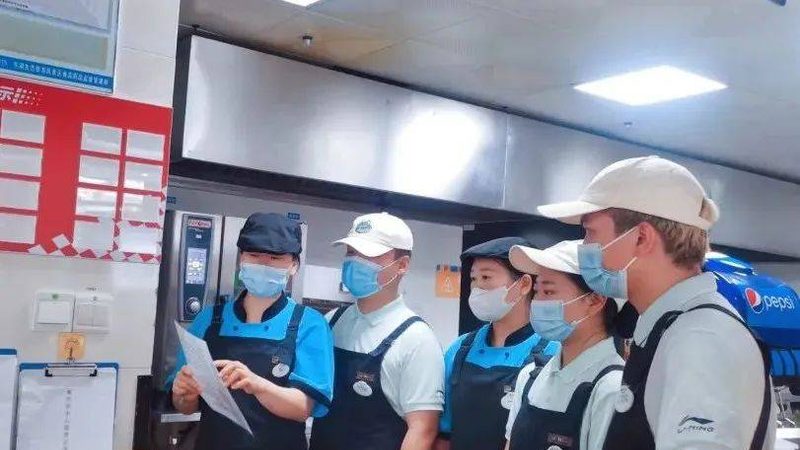 在选购面粉时，应注意以下几点：